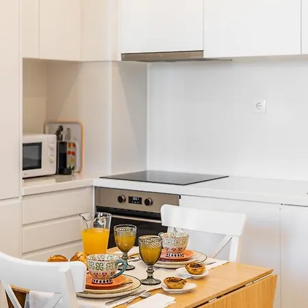 아파트 Bright Tailor Made Flat With A View In Estrela 리스본