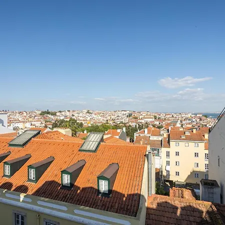 Bright Tailor Made Flat With A View In Estrela 아파트 리스본