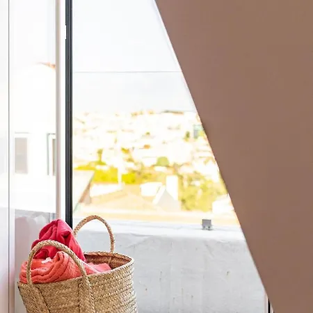 Bright Tailor Made Flat With A View In Estrela 아파트 *