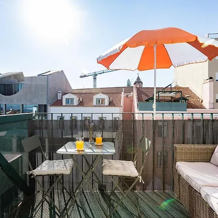 아파트 Bright Tailor Made Flat With A View In Estrela 리스본