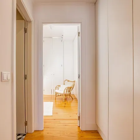 Bright Tailor Made Flat With A View In Estrela 아파트 *