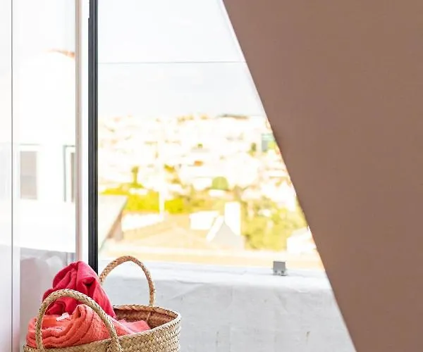 Bright Tailor Made Flat With A View In Estrela Apartment *