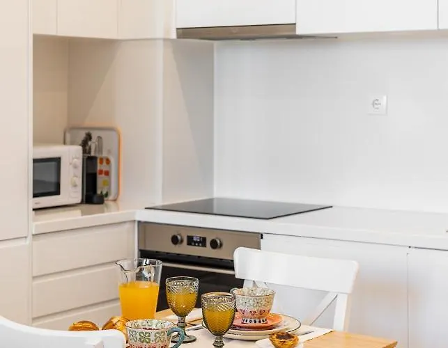 Apartment Bright Tailor Made Flat With A View In Estrela Lisbon