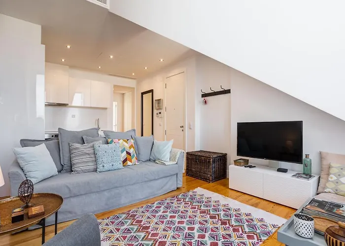 Bright Tailor Made Flat With A View In Estrela Lisbon