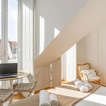 Bright Tailor Made Flat With A View In Estrela *