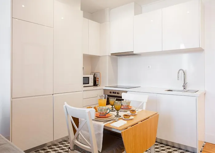 Bright Tailor Made Flat With A View In Estrela * Lissabon