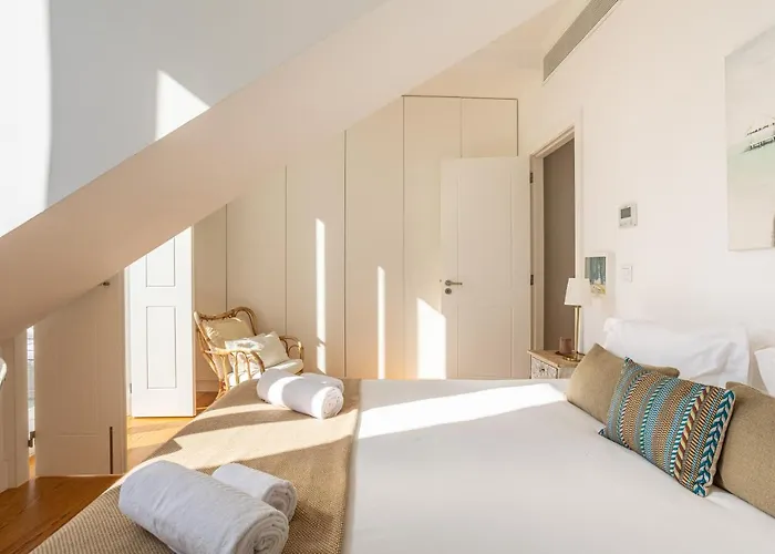 Bright Tailor Made Flat With A View In Estrela Appartement *