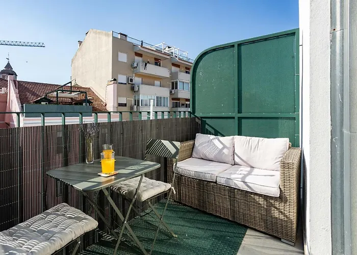 Bright Tailor Made Flat With A View In Estrela *