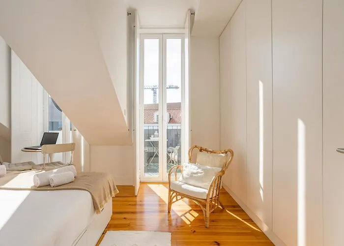 Bright Tailor Made Flat With A View In Estrela *